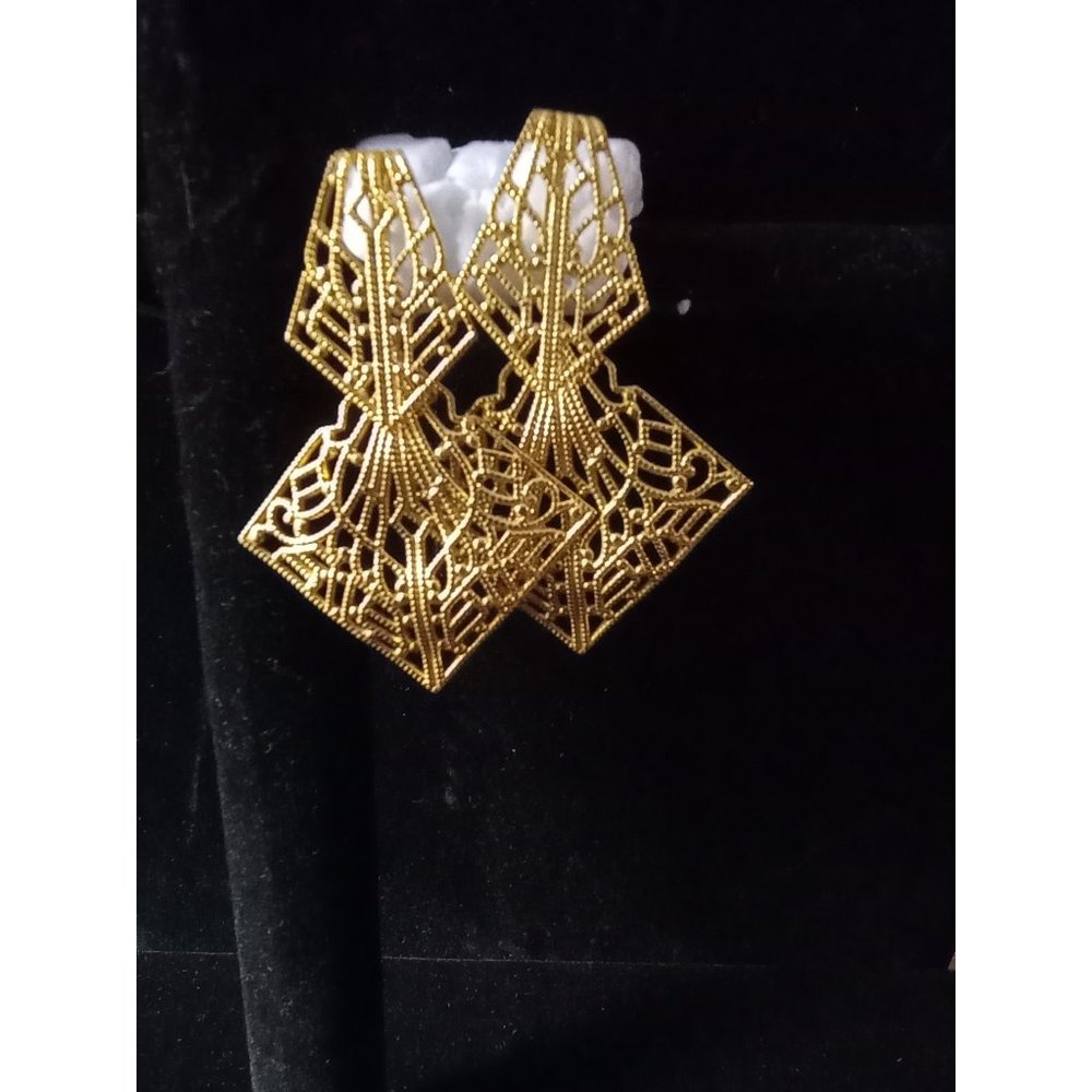 Vintage Trifari Goldtone Filigree Drop Earrings